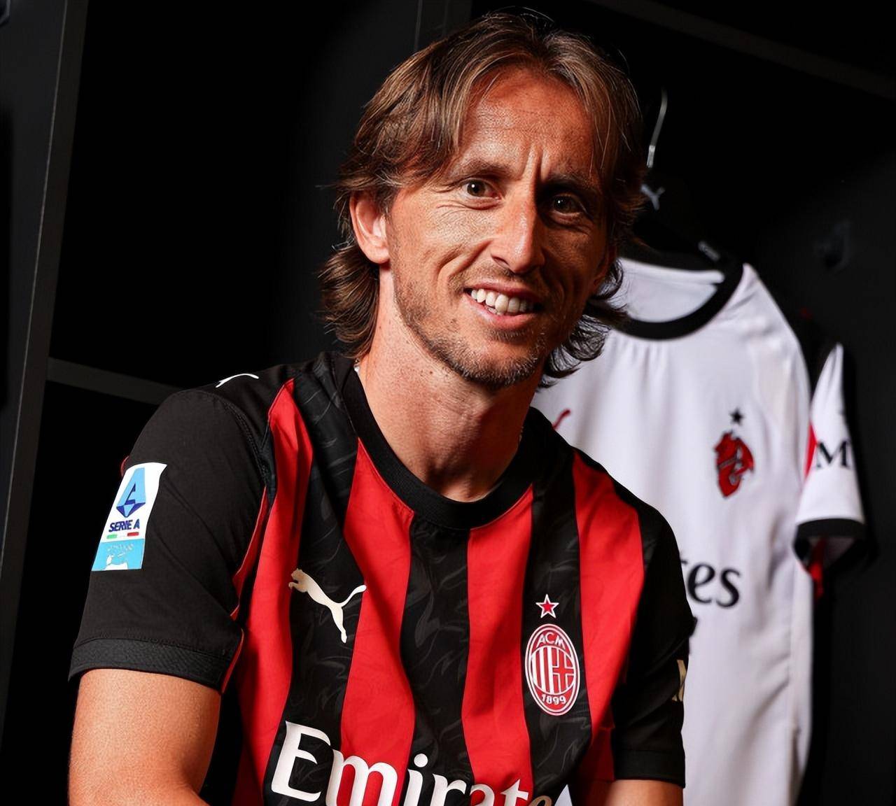 哈兰德的牺牲：曼城3-2绝杀利兹联，他全场仅1射门的背后意义