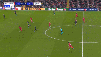 埃基蒂克成为西塞后首位为利物浦单场联赛打入2球的法国球员