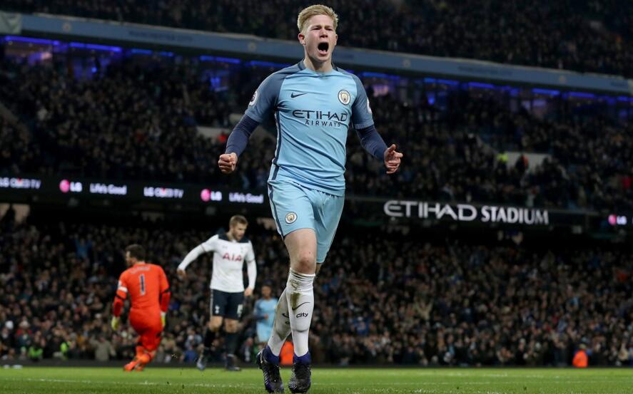 我晒干了沉默！河南后卫周缘德晒与网红田一名合影